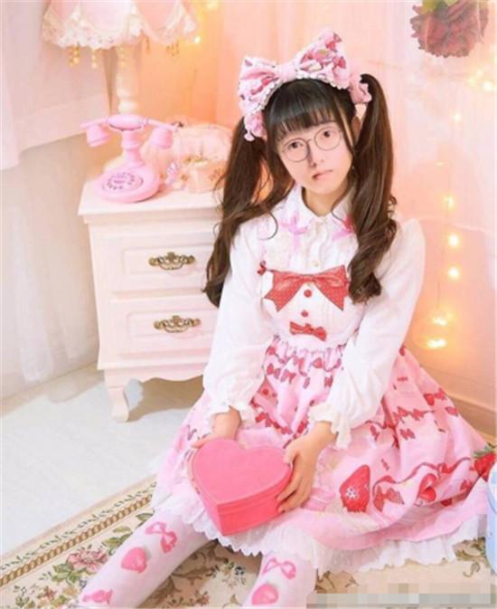 从“被迫交出第一次”到“女装吐了” 姿态教学背后的电竞娱乐文化